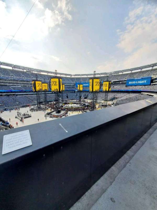 MetLife Stadium, section: 219, row: 1, seat: 17