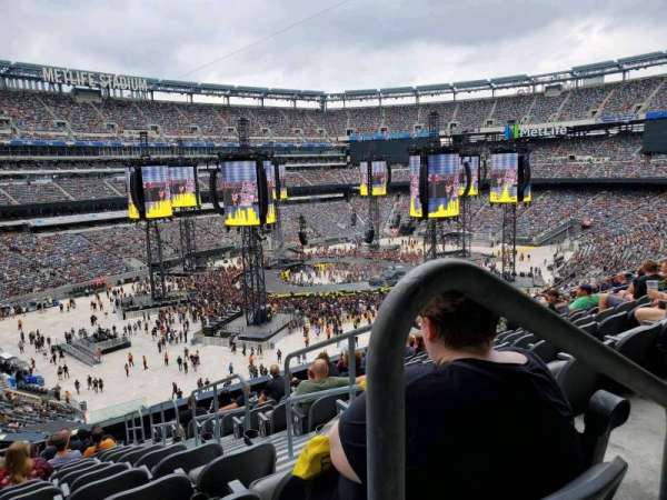 MetLife Stadium, section: 220C, row: 14, seat: 1