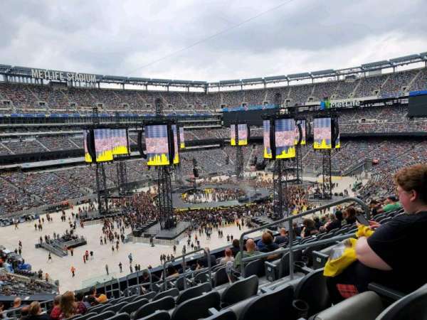MetLife Stadium, section: 220C, row: 14, seat: 3