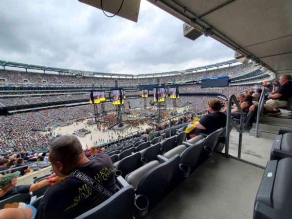 MetLife Stadium, section: 220C, row: 14, seat: 4