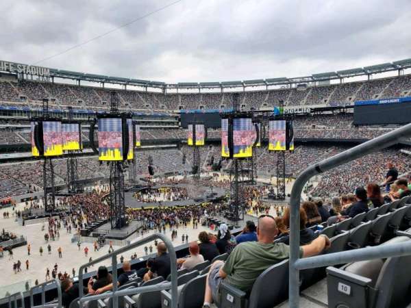 MetLife Stadium, section: 220C, row: 11, seat: 2