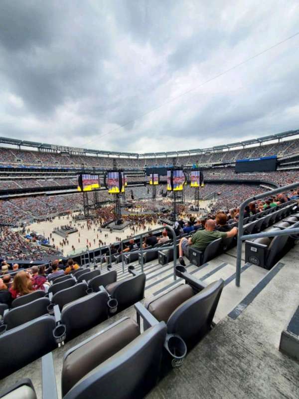 MetLife Stadium, section: 220C, row: 11, seat: 3