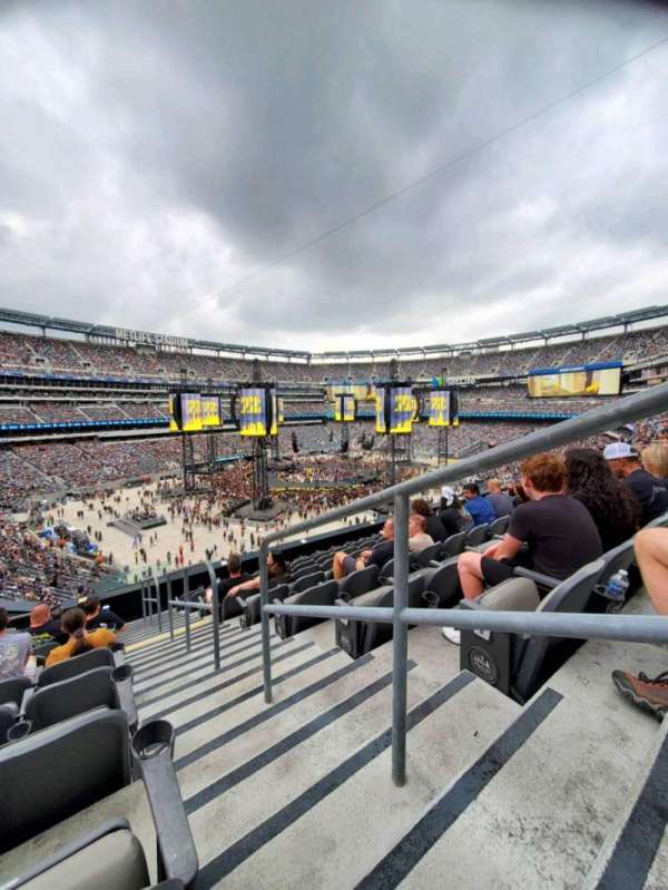 MetLife Stadium, section: 220C, row: 9, seat: 1