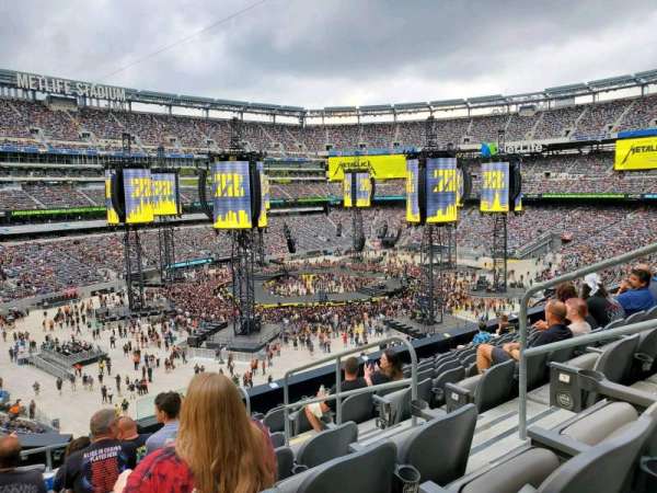 MetLife Stadium, section: 220C, row: 9, seat: 5