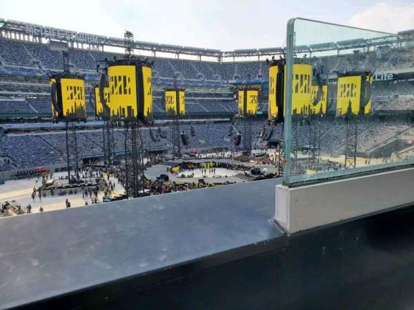 MetLife Stadium, section: 219, row: 1, seat: 2