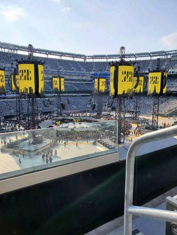 MetLife Stadium, section: 219, row: 2, seat: 1