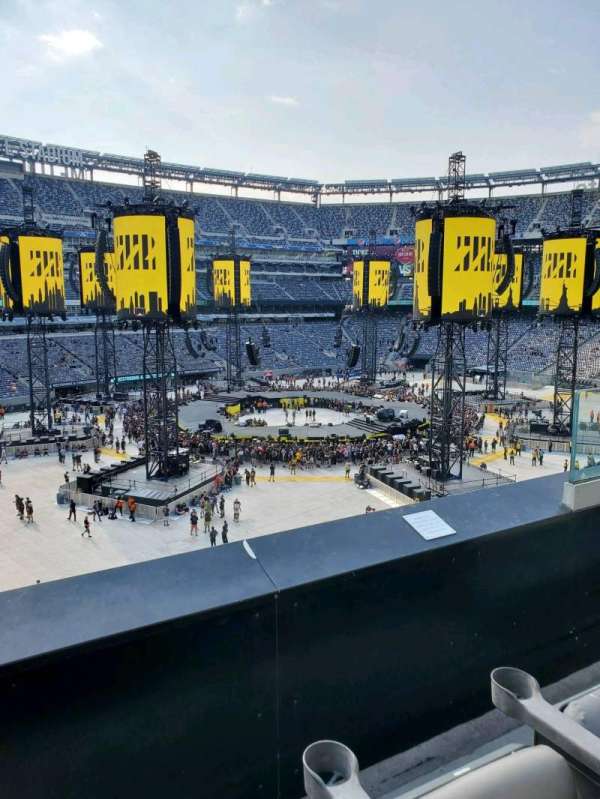 MetLife Stadium, section: 219, row: 2, seat: 5