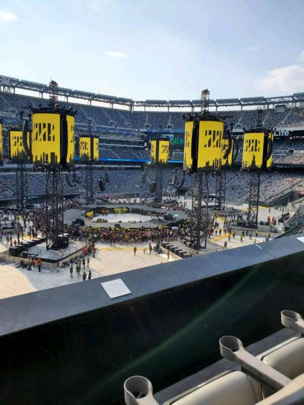 MetLife Stadium, section: 219, row: 2, seat: 8