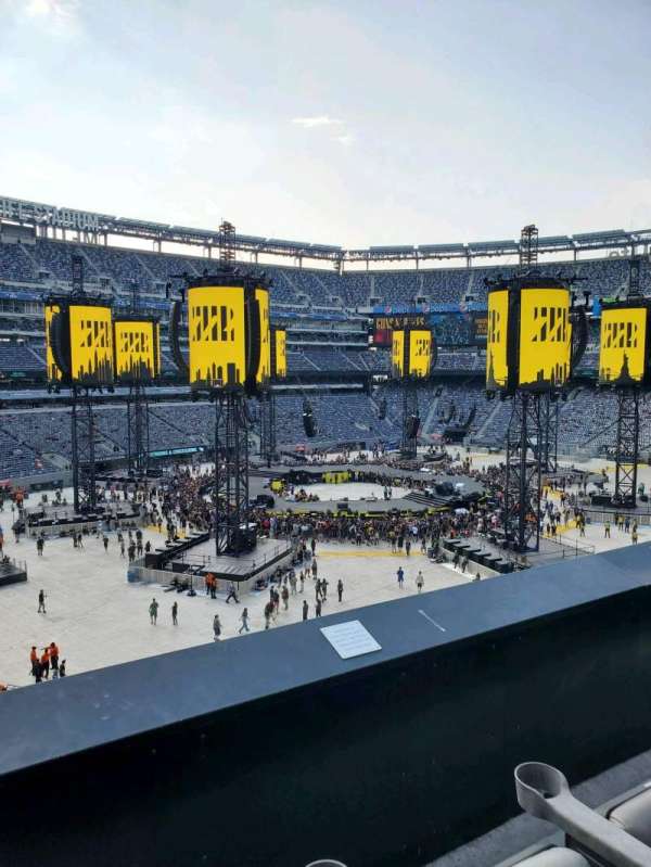 MetLife Stadium, section: 219, row: 2, seat: 19
