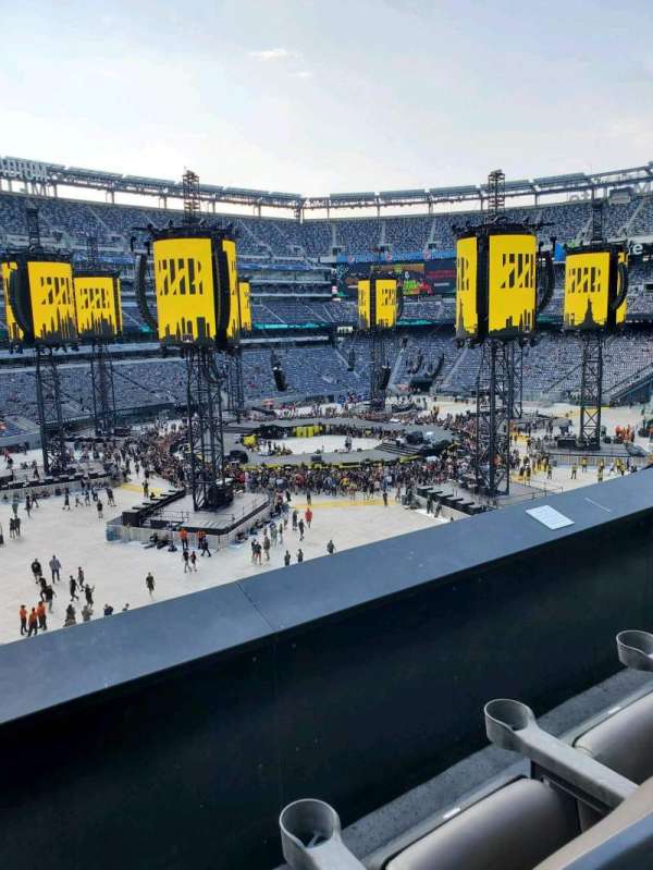MetLife Stadium, section: 219, row: 2, seat: 21