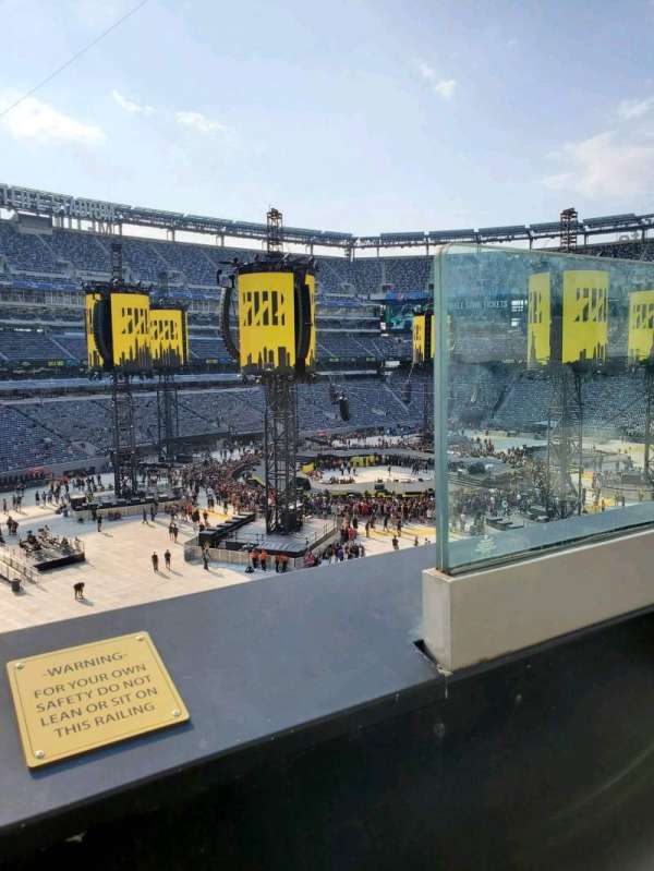 MetLife Stadium, section: 220C, row: 1, seat: 2