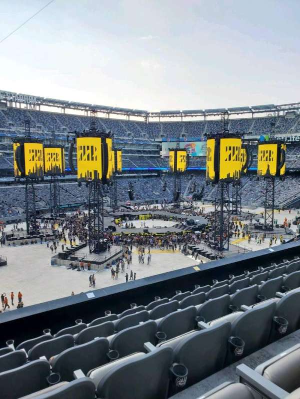 MetLife Stadium, section: 219, row: 6, seat: 22