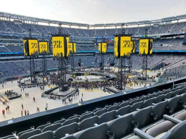 MetLife Stadium, section: 219, row: 6, seat: 18