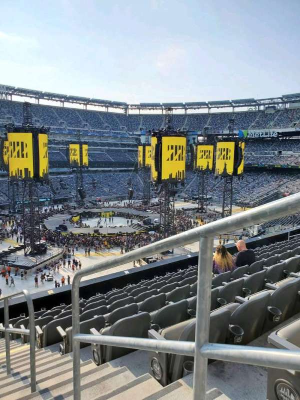 MetLife Stadium, section: 219, row: 9, seat: 1