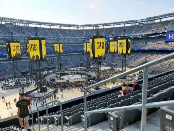 MetLife Stadium, section: 219, row: 9, seat: 2