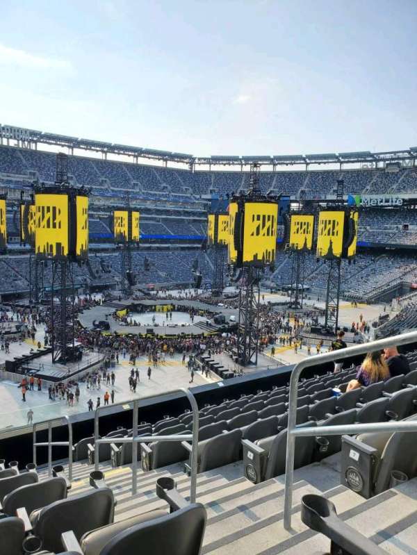 MetLife Stadium, section: 219, row: 9, seat: 3
