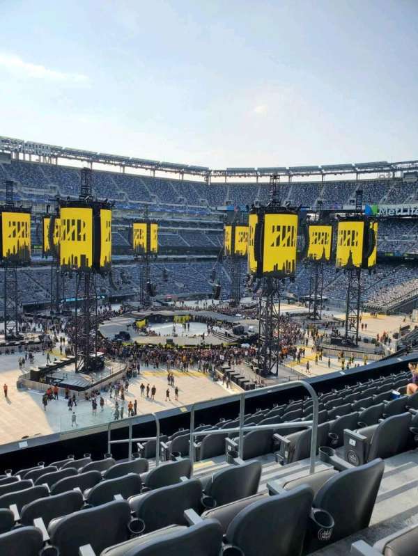 MetLife Stadium, section: 219, row: 9, seat: 5