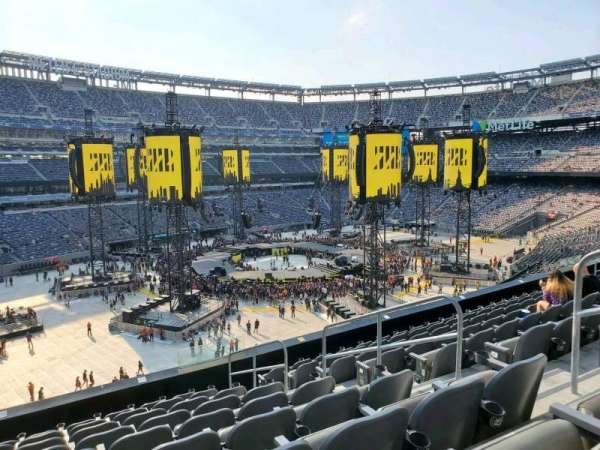 MetLife Stadium, section: 219, row: 9, seat: 6