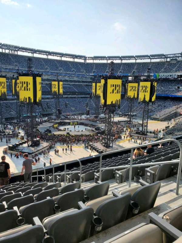 MetLife Stadium, section: 219, row: 11, seat: 5