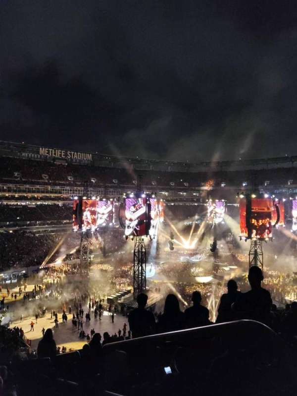 MetLife Stadium, section: 220C, row: 13, seat: 1
