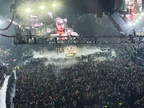 Madison Square Garden, section: 304, row: 1, seat: 3