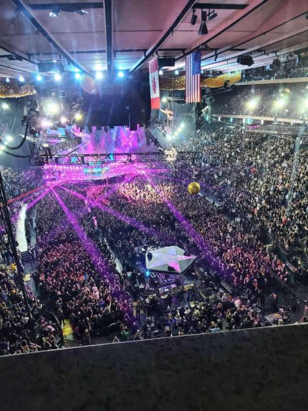 Madison Square Garden, section: 304, row: 1, seat: 3