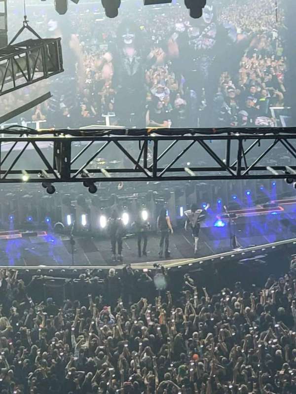 Madison Square Garden, section: 304, row: 1, seat: 4