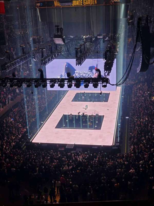 Madison Square Garden, section: 306, row: 1, seat: 7