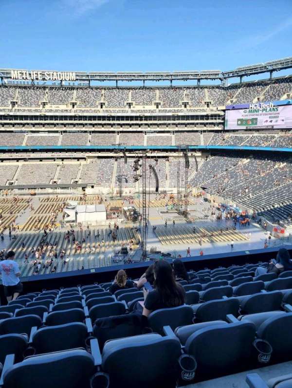 MetLife Stadium, section: 236, row: 10, seat: 22
