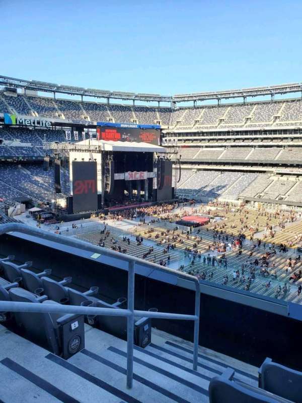 MetLife Stadium, section: 235, row: 4, seat: 22