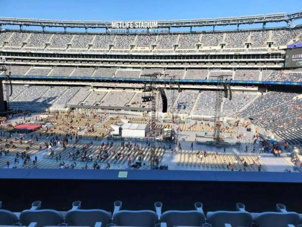 MetLife Stadium, section: 235, row: 4, seat: 18
