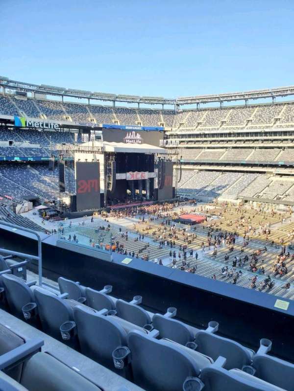 MetLife Stadium, section: 235, row: 4, seat: 17