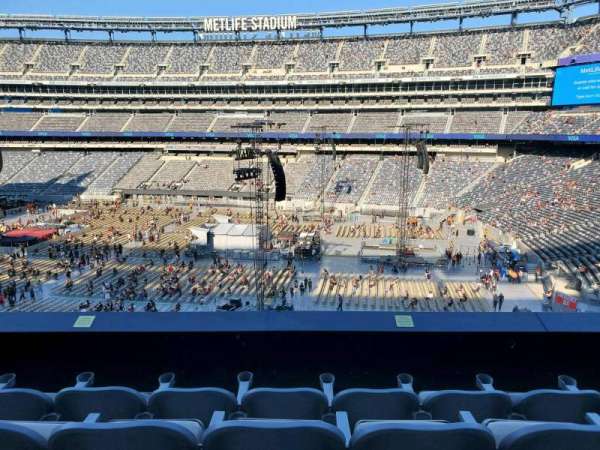 MetLife Stadium, section: 235, row: 4, seat: 10