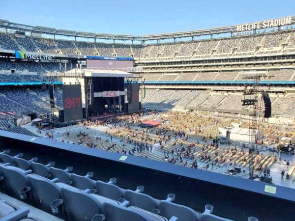 MetLife Stadium, section: 235, row: 4, seat: 8