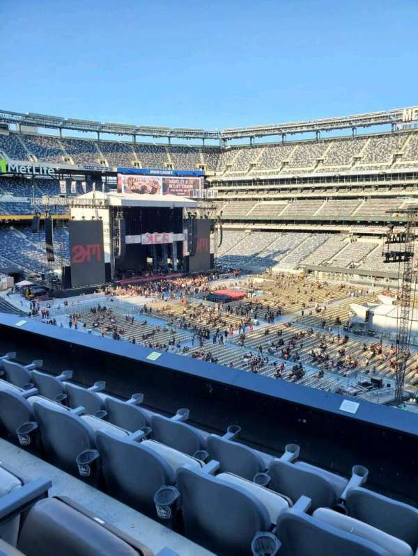 MetLife Stadium, section: 235, row: 4, seat: 2