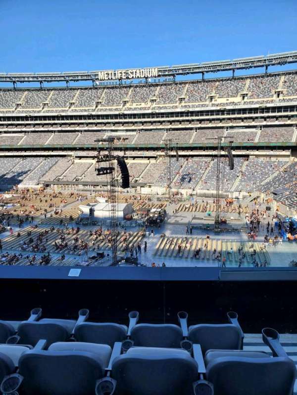 MetLife Stadium, section: 235, row: 4, seat: 2