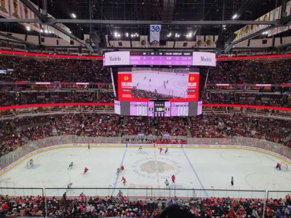United Center, section: 318, row: 2, seat: 4