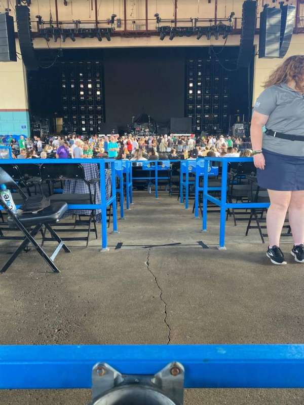 Riverbend Music Center, section: 800, row: AA, seat: 812/813