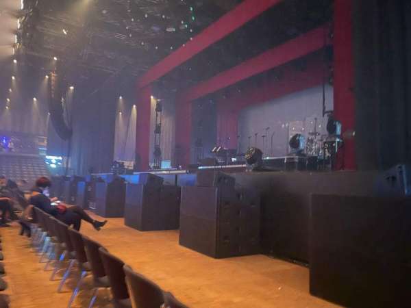 Mitsubishi Electric Halle, section: b, row: 2, seat: 24