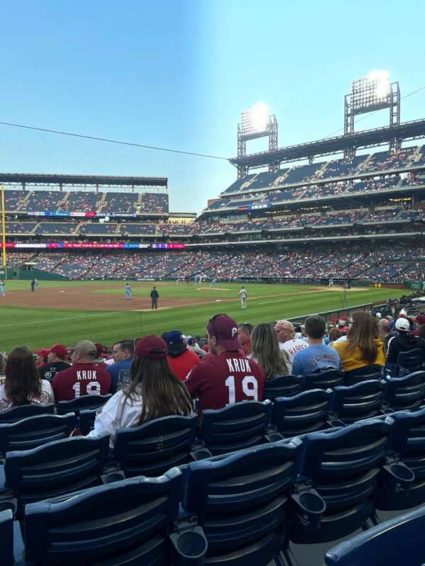 Citizens Bank Park, section: 135, row: 17, seat: 8