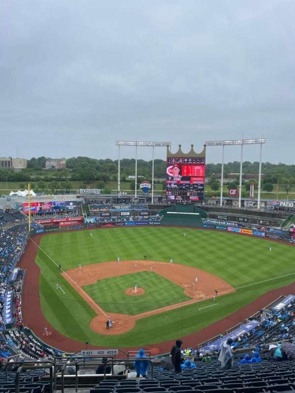 Kauffman Stadium, section: 422, row: L, seat: 1