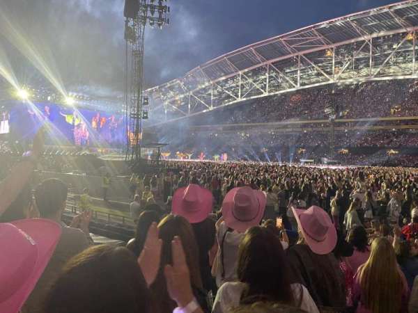 Aviva Stadium, section: 122, row: L, seat: 18