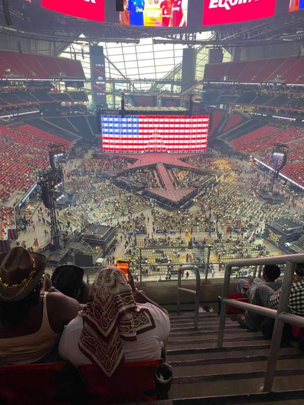 Mercedes-Benz Stadium, section: 327, row: 6, seat: 1