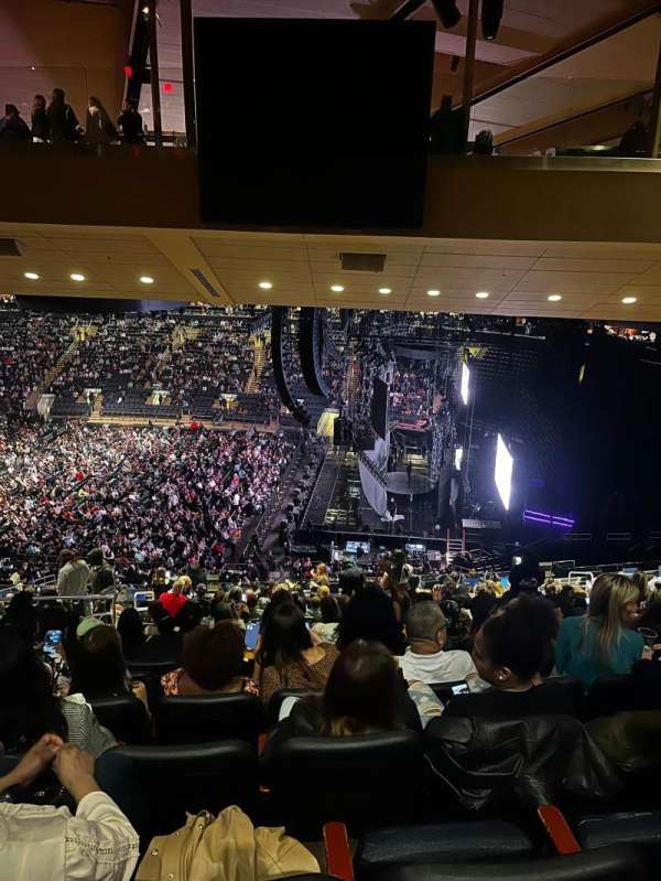Madison Square Garden, section: 213, row: 18, seat: 9