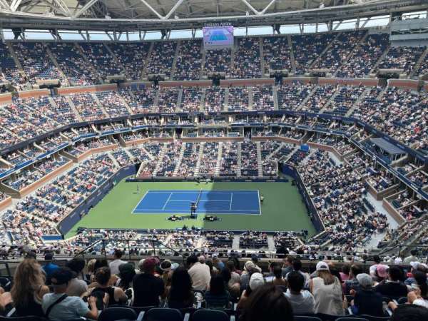 Arthur Ashe Stadium, section: 332, row: M, seat: 10