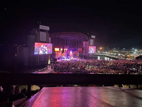 Jones Beach Theater, section: 207, row: Dd, seat: 15