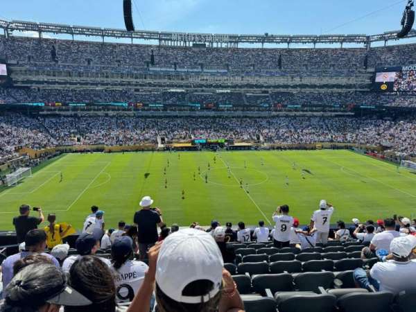 MetLife Stadium, section: 215, row: 10, seat: 16