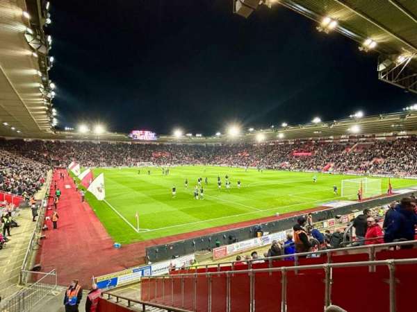 St Mary's Stadium, section: 22, row: Q, seat: 579