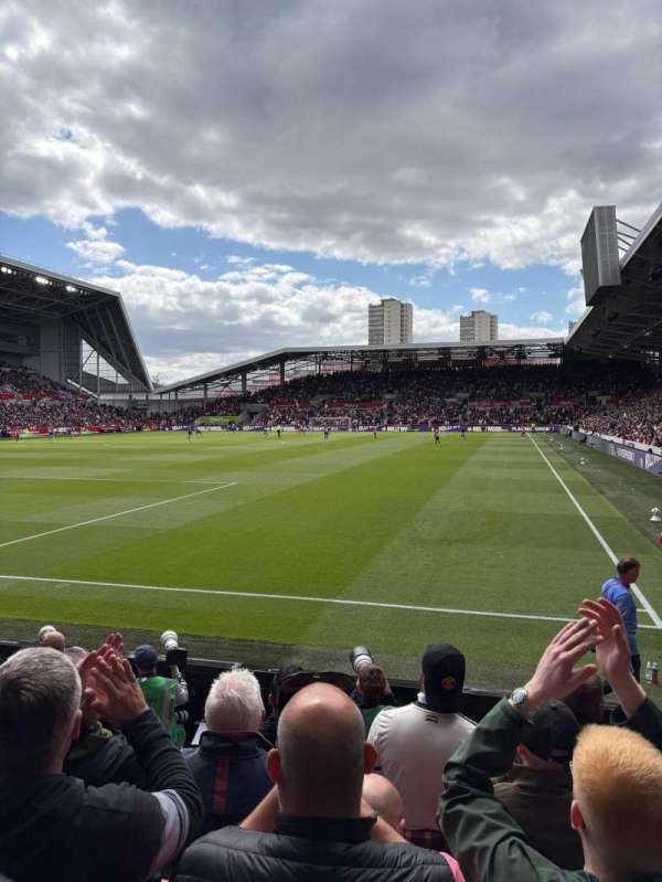 Gtech Community Stadium, section: E116, row: 5, seat: 400