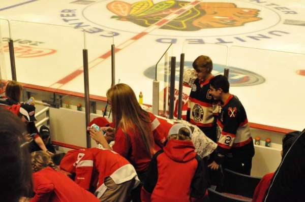 United Center, section: 122, row: 9, seat: 7